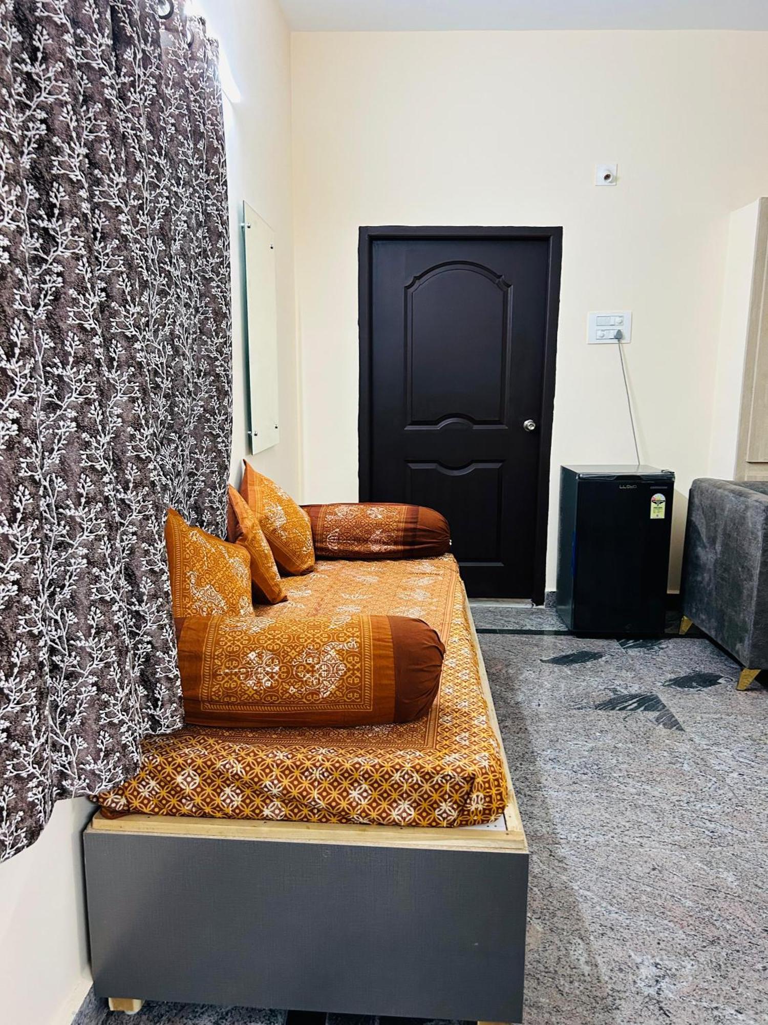 Y Stay Homestay Tirupati Exteriör bild